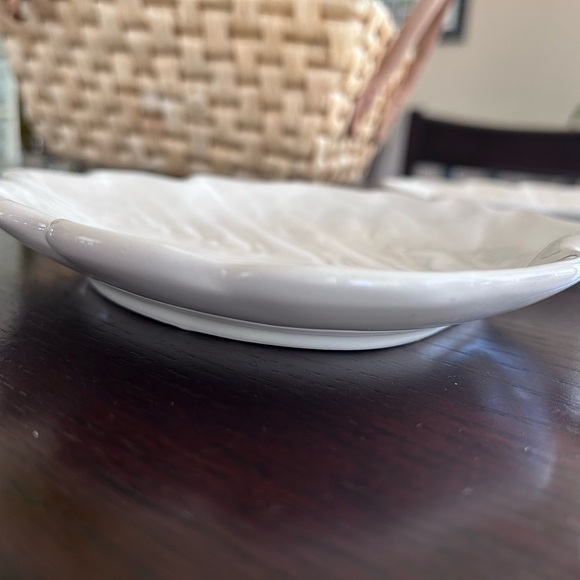 Lot of 2 Leaf Shaped Ceramic Plates or Jewelry Dish. Simply Gorgeous! - Picture 3 of 6